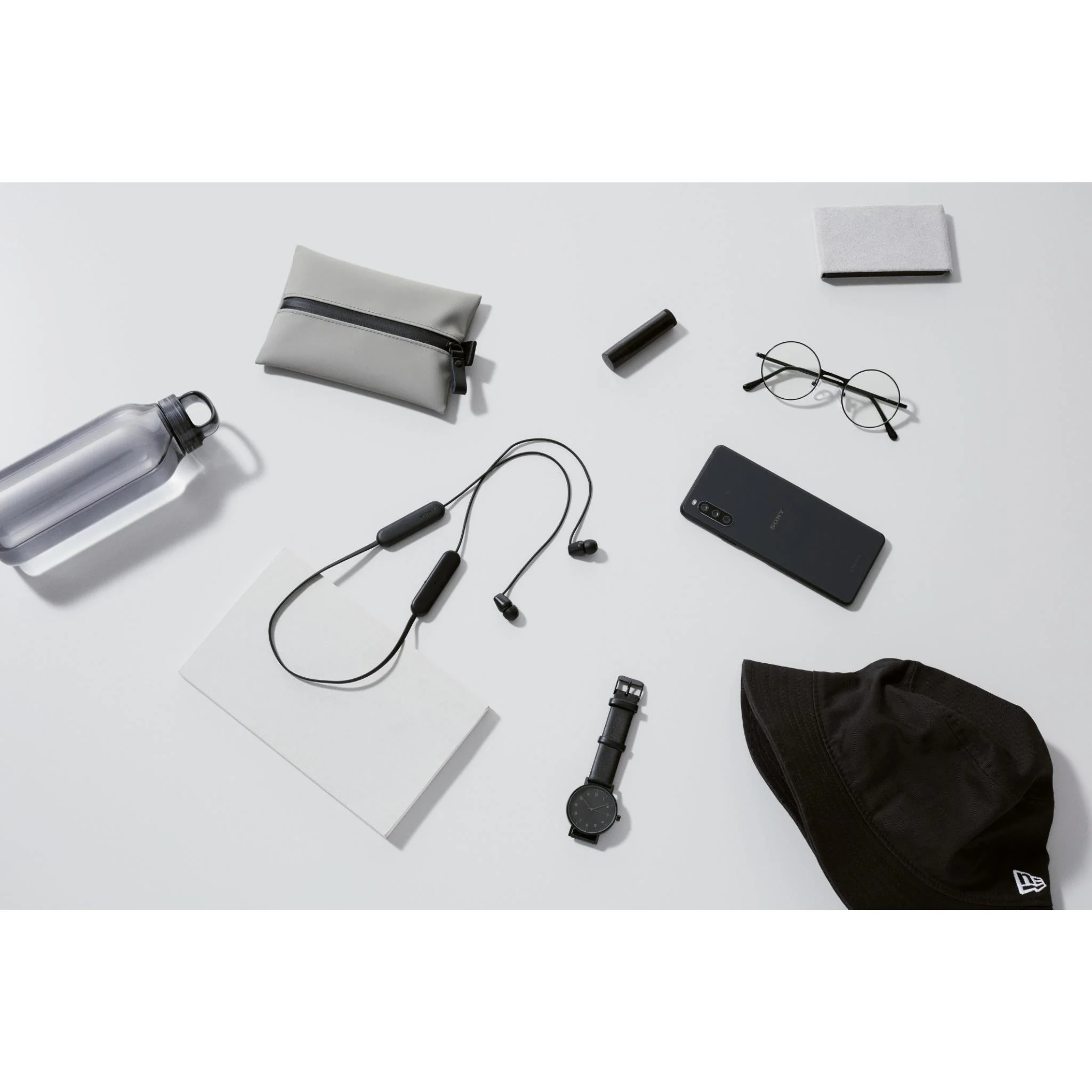 سماعات أذن داخل الأذن Sony WI-C100 باللون الأسود (WI-C100/BZE)