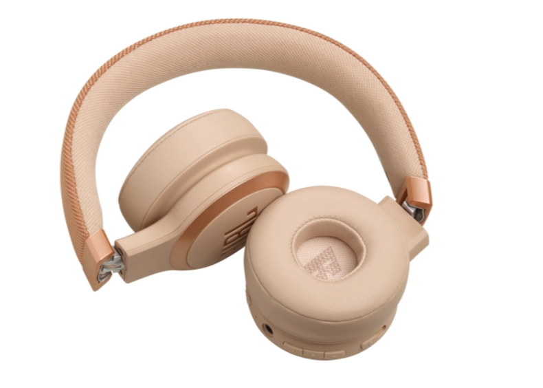 سماعات أذن لاسلكية JBL Live 670NC باللون الرملي